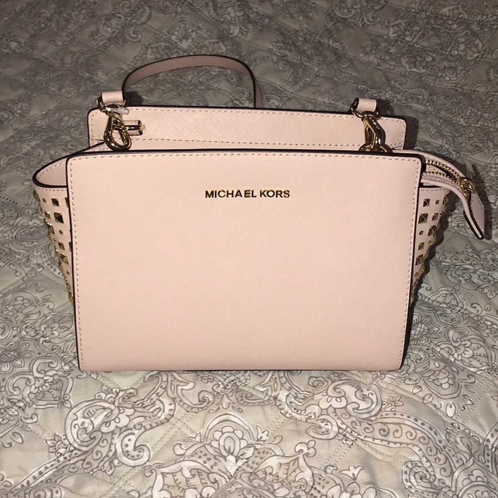Gorgeous Michael Kors Selma Messenger